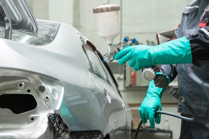 Автомаляр-рихтовщик (Auto Body & Paint Technician)