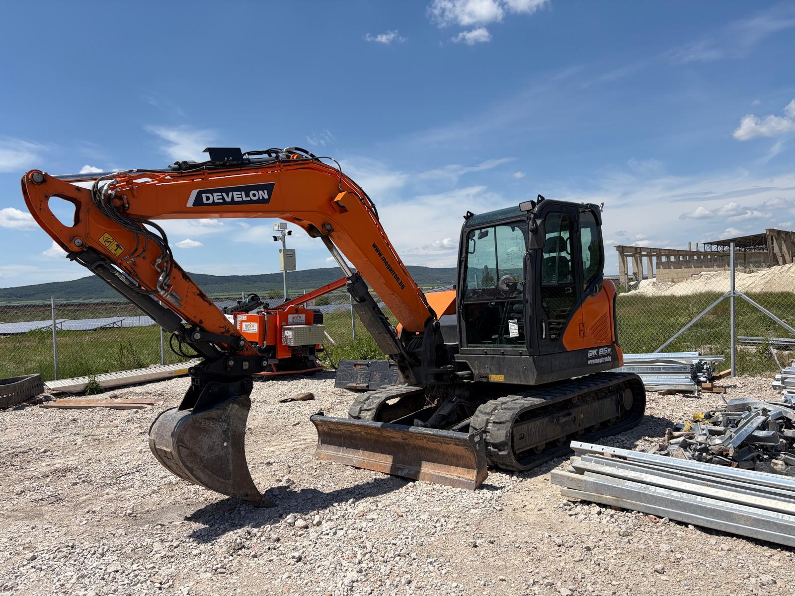 Операторы телескопических погрузчиков и  дорожно-строительной техники 